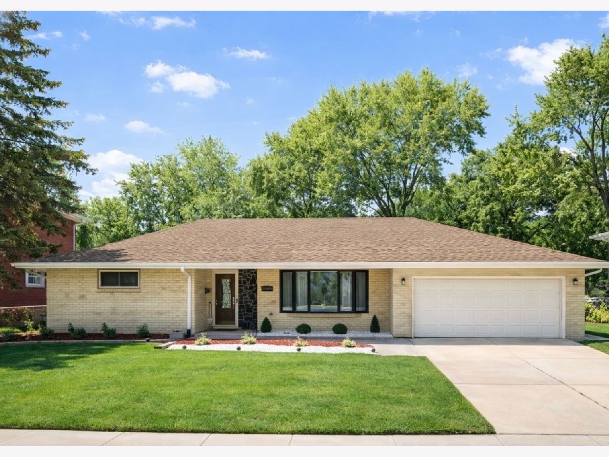  For Sale South Holland Illinois, 15252 Waterman Drive