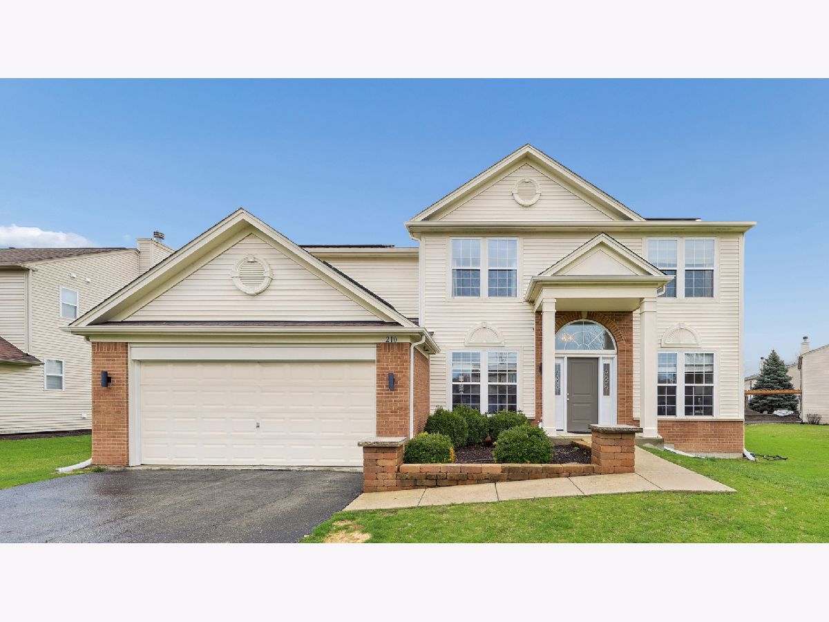  For Sale Bolingbrook Illinois, 210 Honeysuckle Street