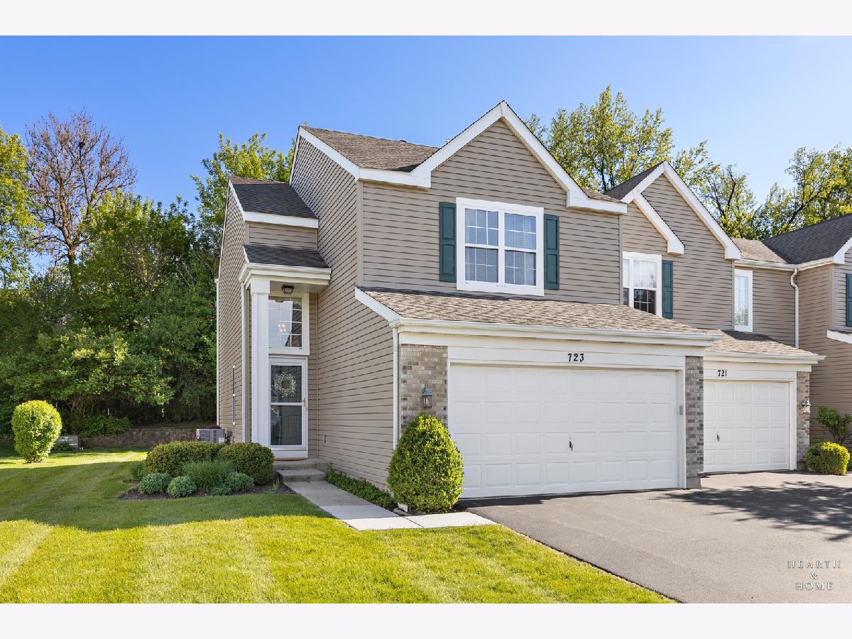 Townhomes For Sale Mistwood Crystal Lake Illinois, 723 Silk Oak Lane