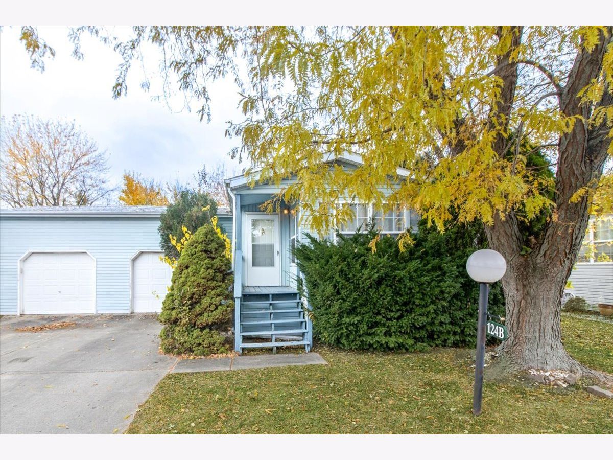  For Sale Sandwich Illinois, 124 Cardinal Lane