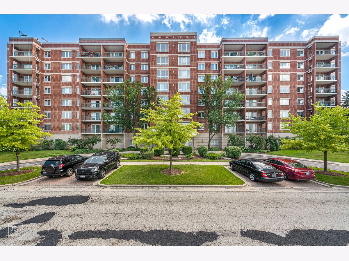 Condominiums & Homes For Rent Cumberland Crossing Chicago Illinois, 5555 Cumberland