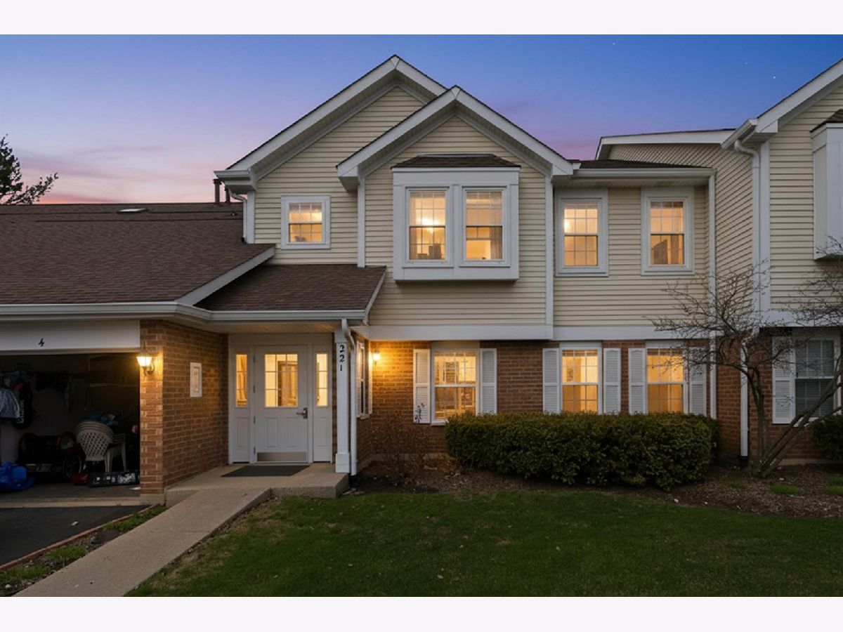  For Sale Roselle Illinois, 221 Norfolk Court