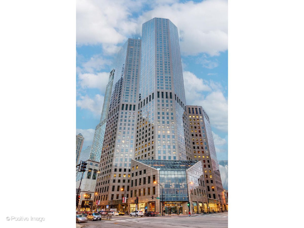 Condominiums For Sale One Magnificent Mile Chicago Illinois, 950 Michigan Avenue