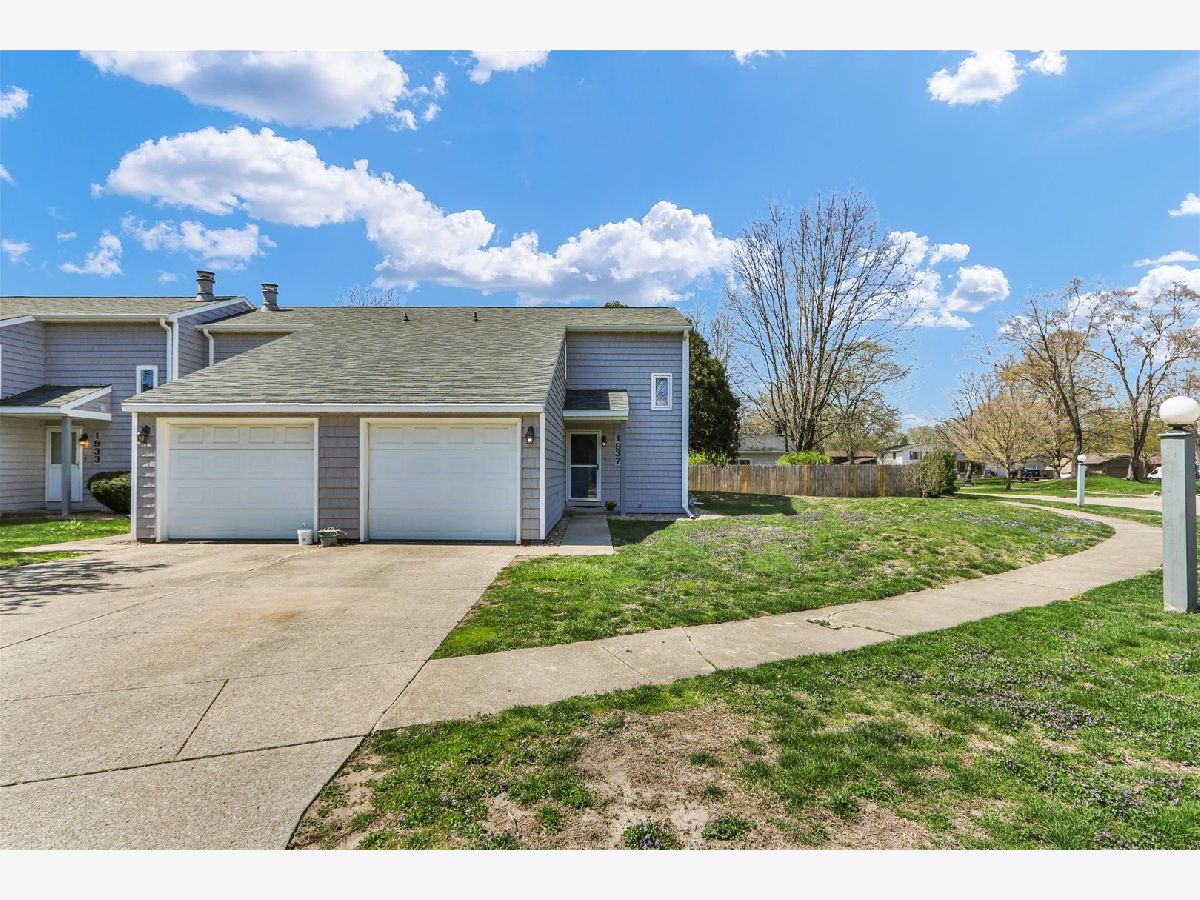  For Sale Champaign Illinois, 1937 Blackthorn Drive