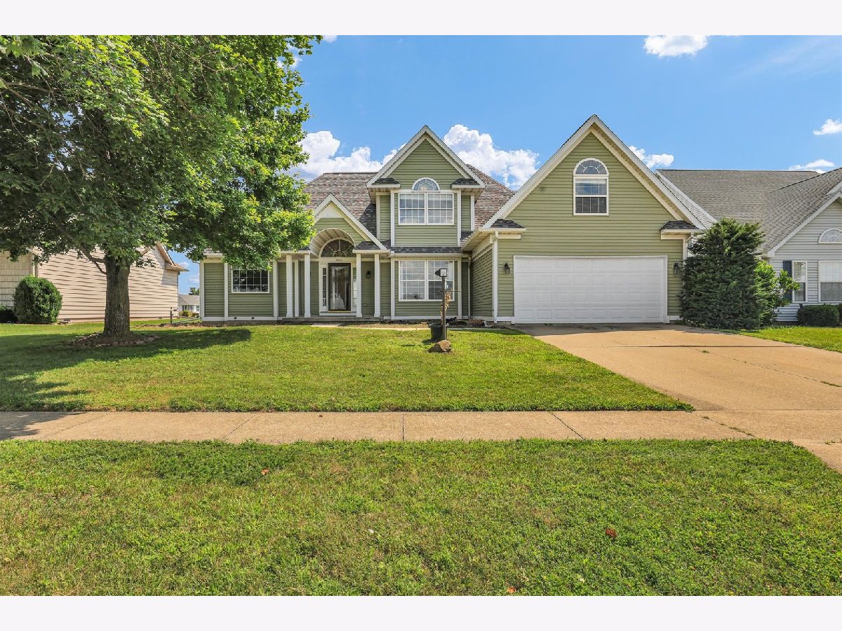  For Sale Tuscola Illinois, 905 Pheasant Run Road