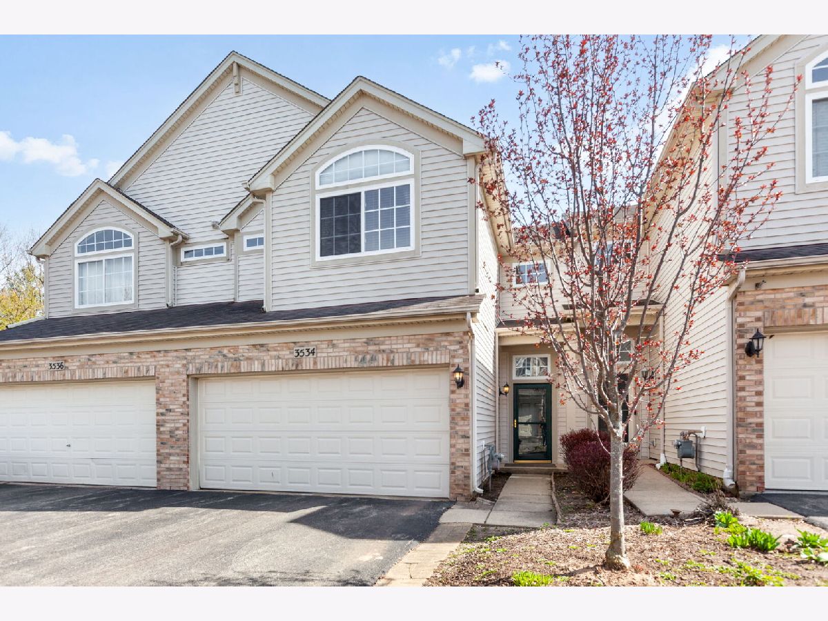 Townhomes & Condos & Homes For Sale Shenandoah Carpentersville Illinois, 3534 Blue Ridge Court