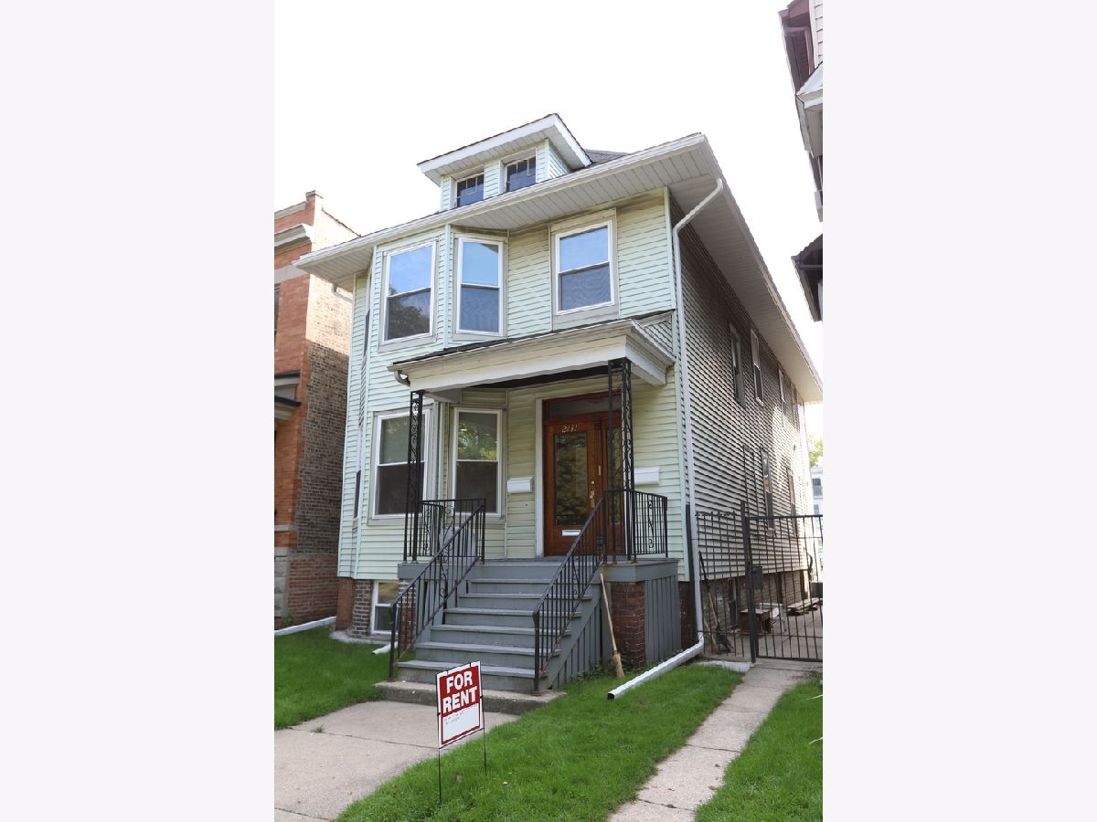  Rented Chicago Illinois, 2133 Grace