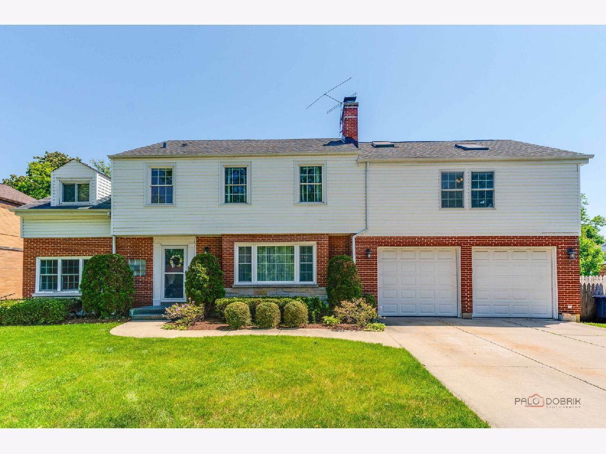 Homes & Condos & Townhomes For Sale Cumberland Des Plaines Illinois, 225 Stratford Road