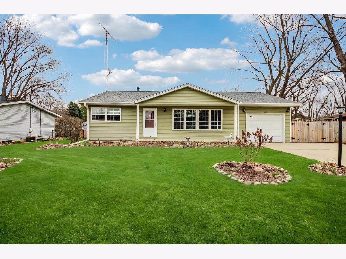  For Sale Sycamore Illinois, 1618 Pine Trail