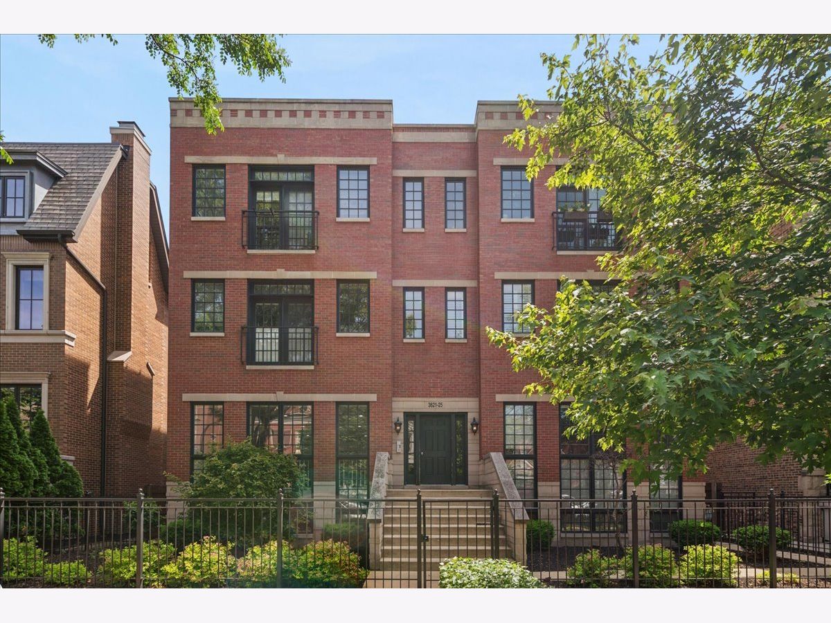  For Sale Chicago Illinois, 3625 Lakewood Avenue