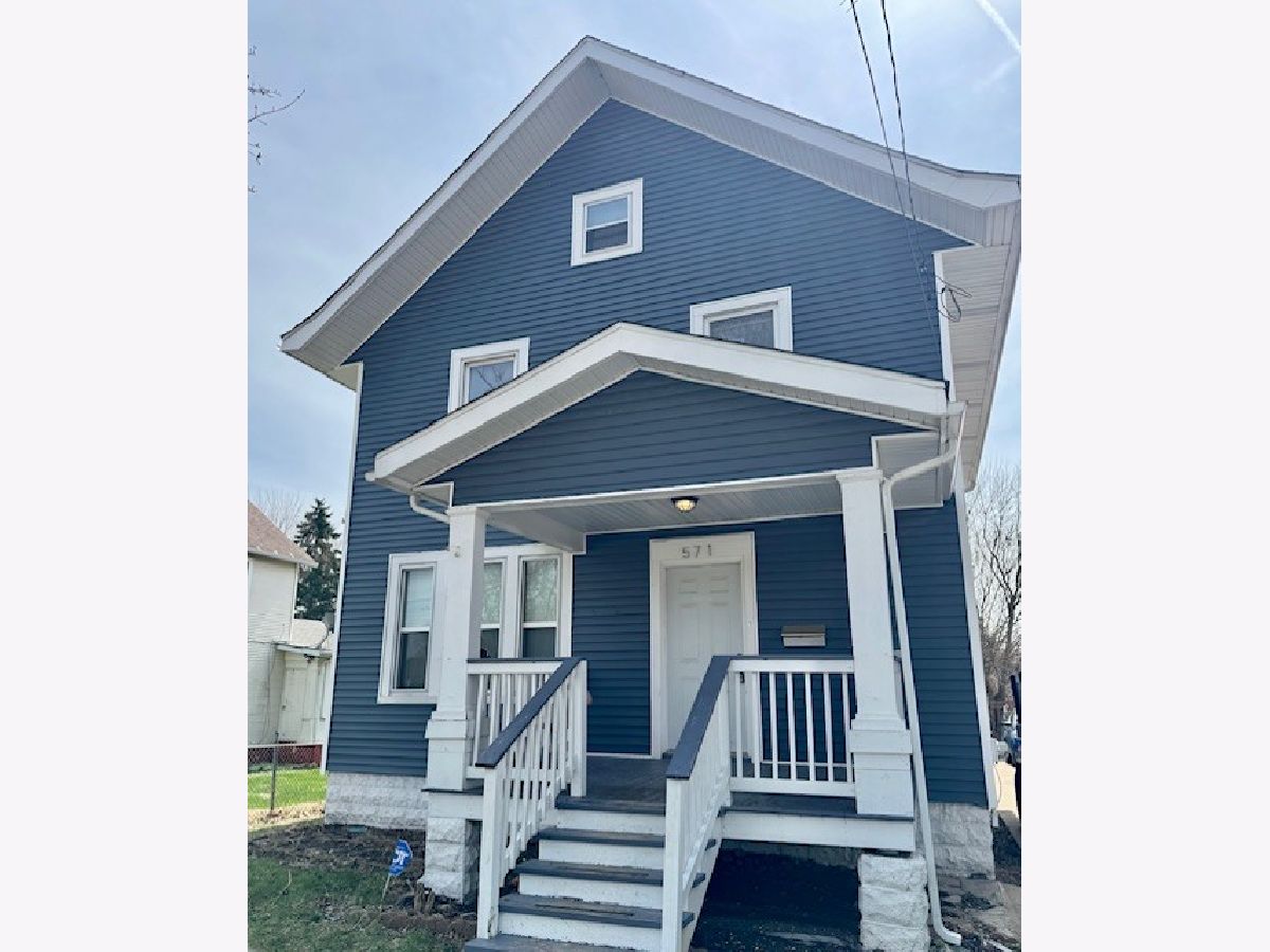  Rented Aurora Illinois, 571 Benton