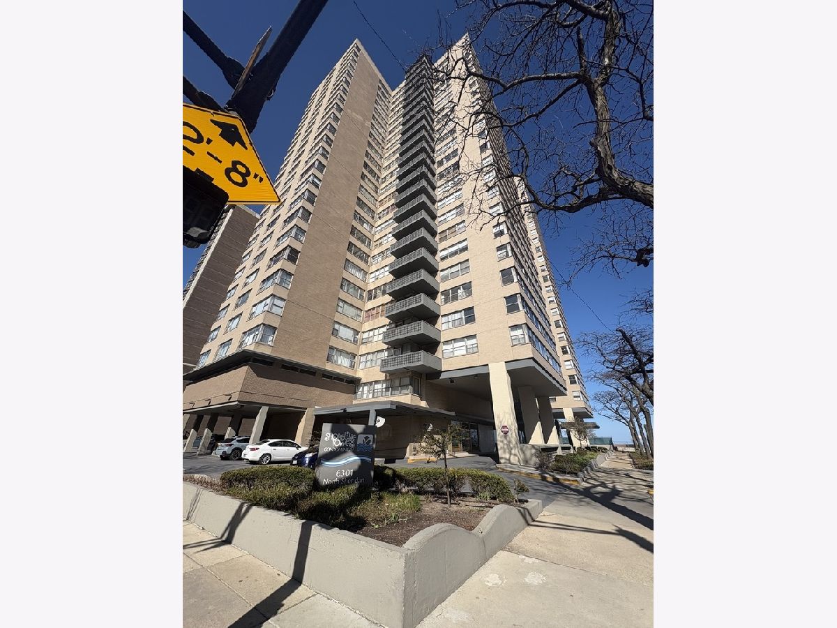 Condominiums For Sale Shoreline Towers Chicago Illinois, 6301 Sheridan Road
