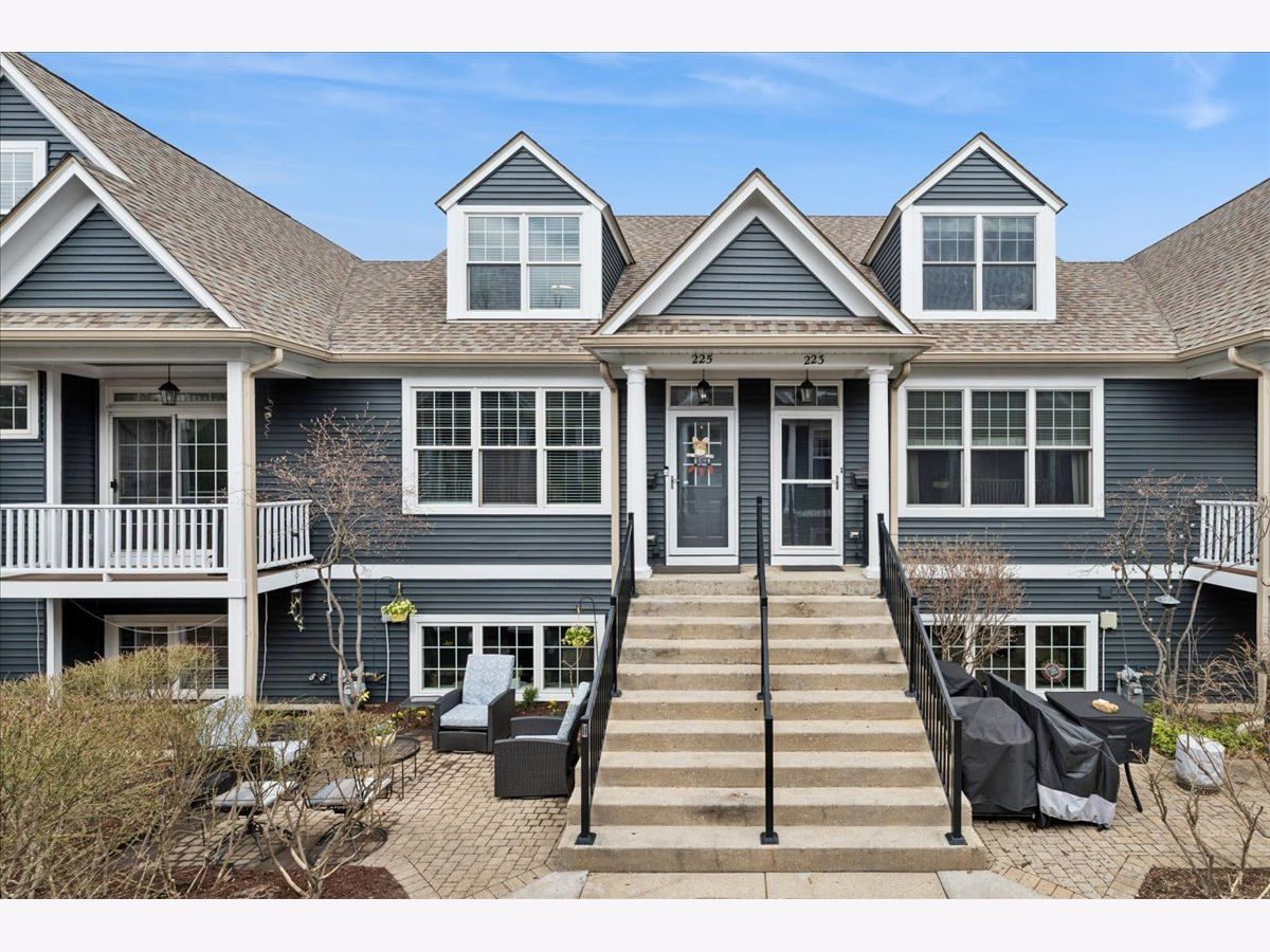  For Sale Libertyville Illinois, 225 5th Street