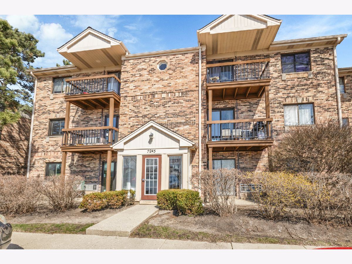 Condominiums For Sale Rosewood Arlington Heights Illinois, 2245 Nichols Road