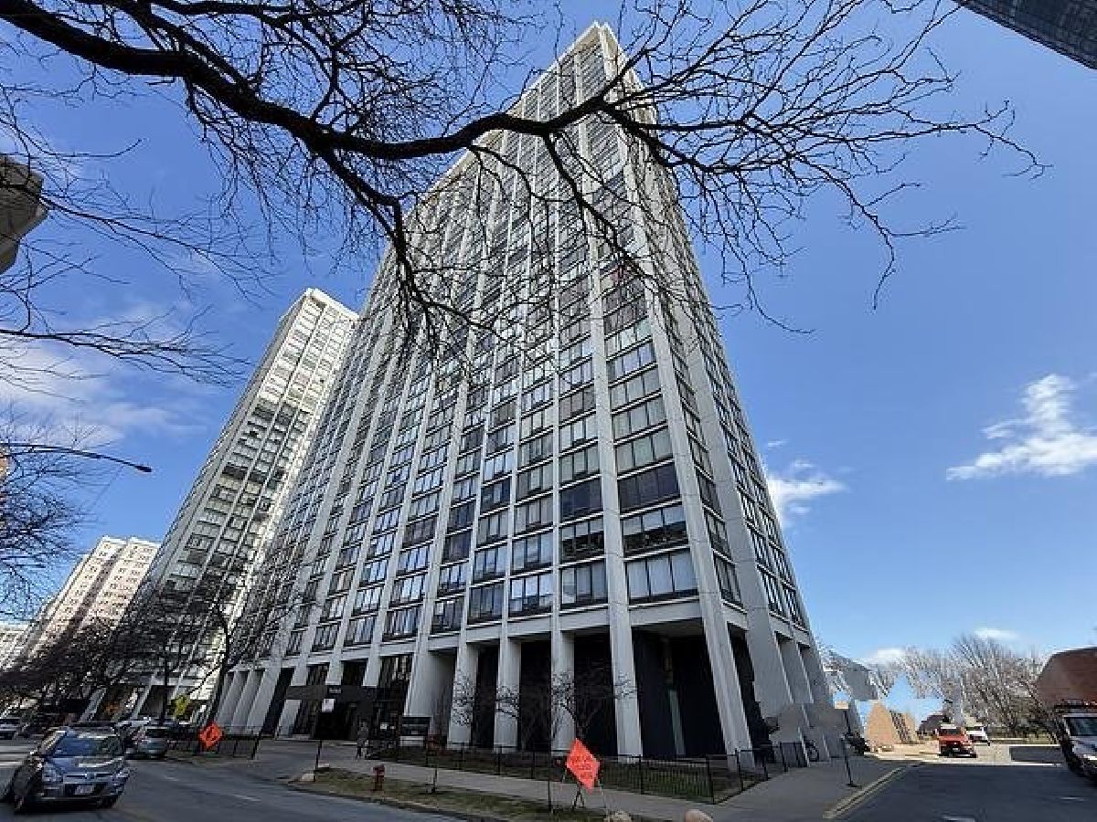 Condominiums For Sale Edgewater Plaza Chicago Illinois, 5445 Sheridan Road