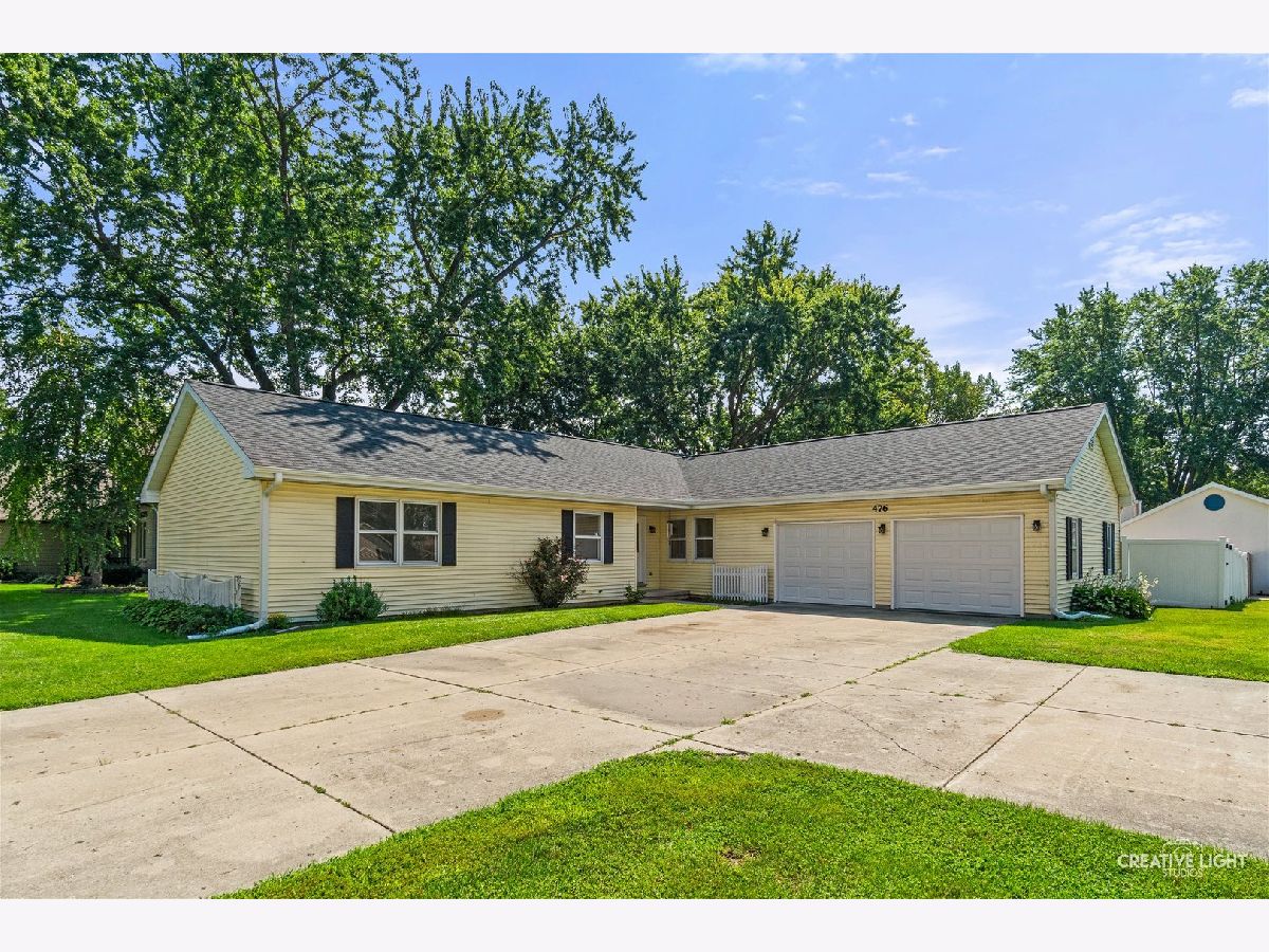  For Sale Lake Holiday Illinois, 476 Lasalle Drive