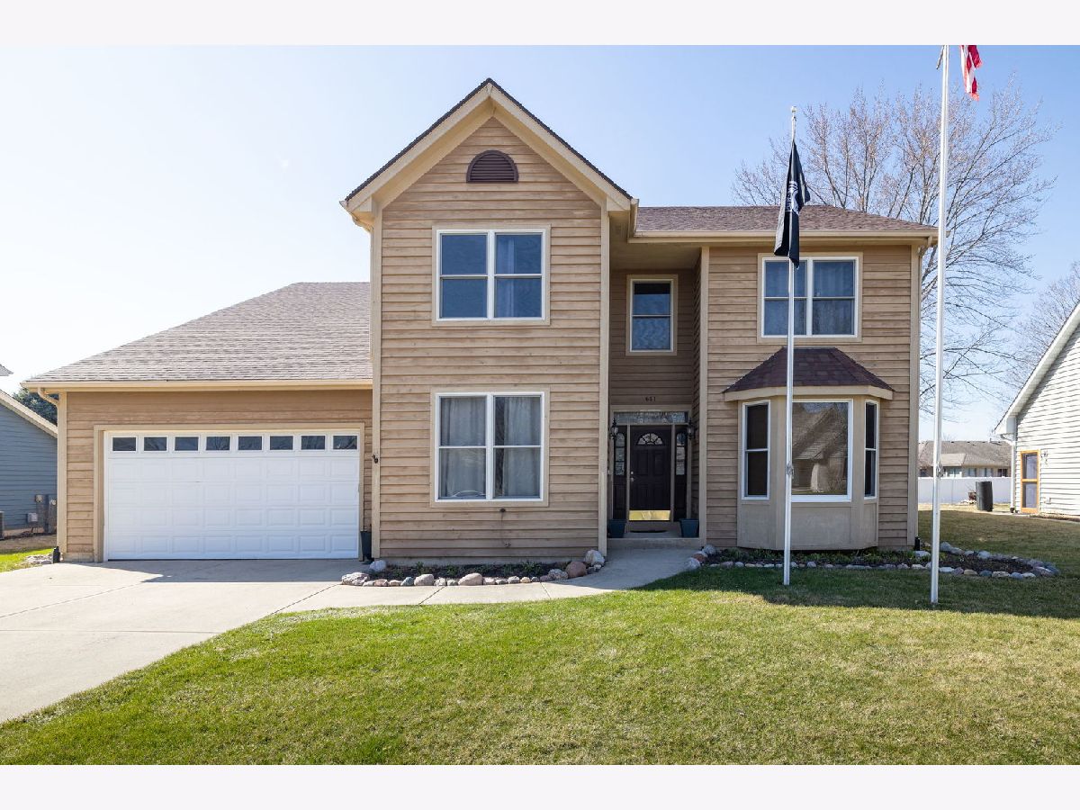  For Sale Hinckley Illinois, 611 Prairie View Lane