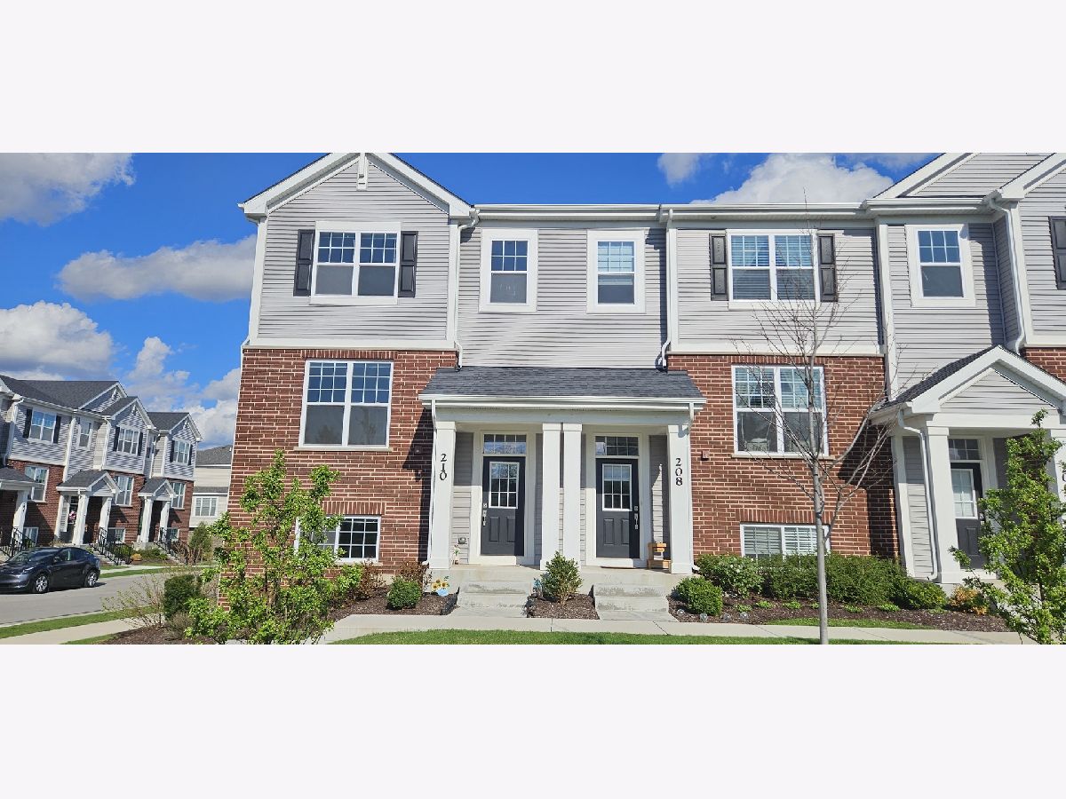  For Sale Roselle Illinois, 210 Timberleaf Circle