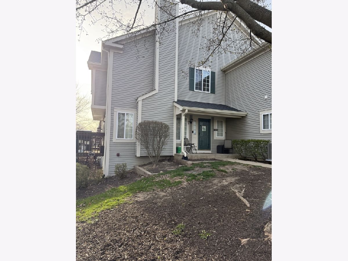  For Sale South Elgin Illinois, 19 Windsor Circle