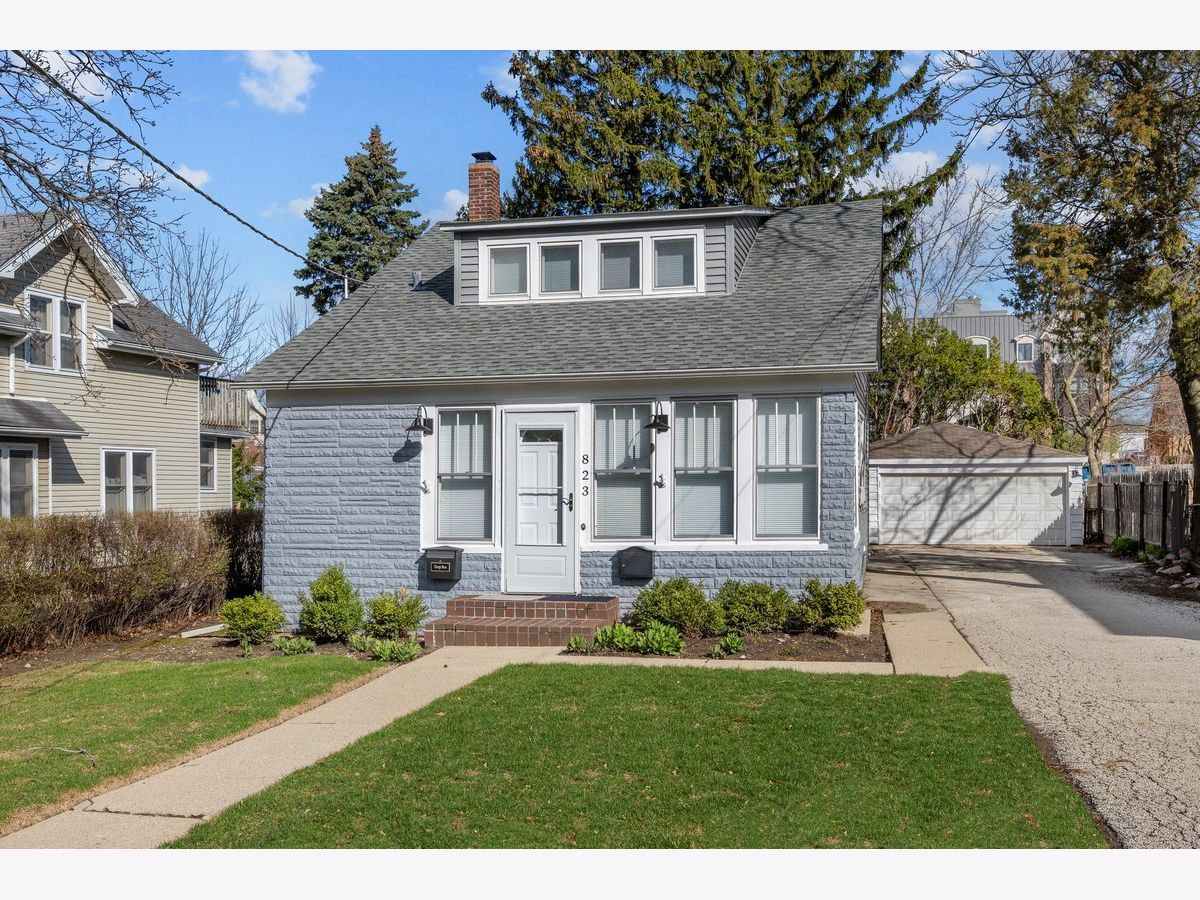  Rented Highland Park Illinois, 823 Deerfield