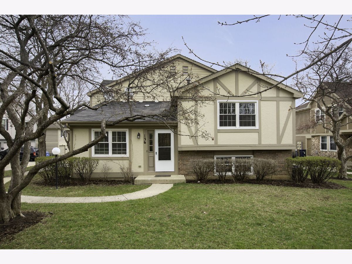  For Sale Vernon Hills Illinois, 136 Brookwood Court