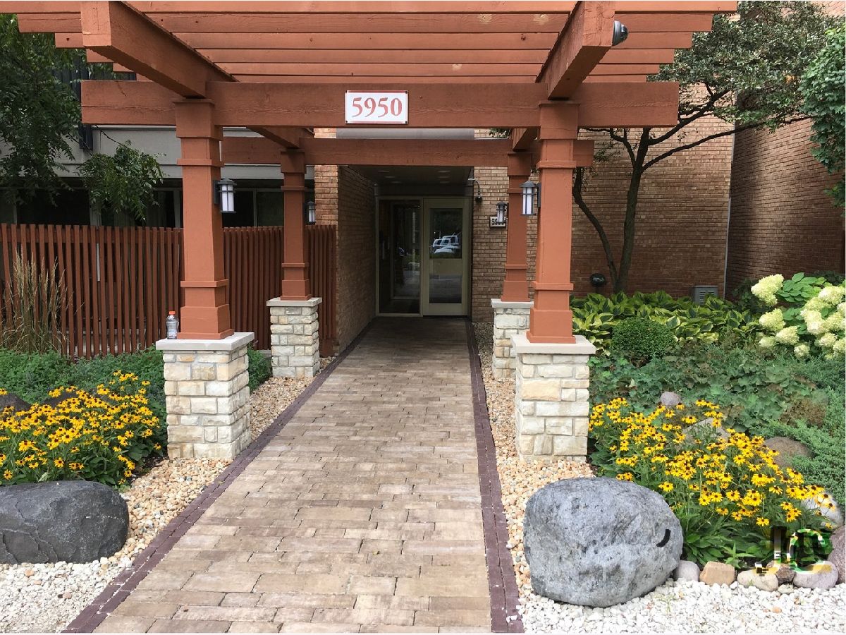 Condominiums For Rent Four Lakes Village Lisle Illinois, 5950 Oakwood