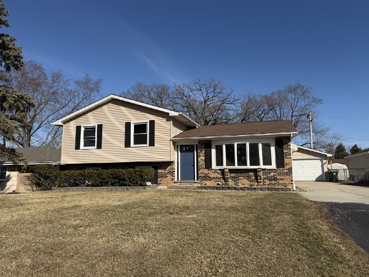  For Rent Lindenhurst Illinois, 109 Hickory