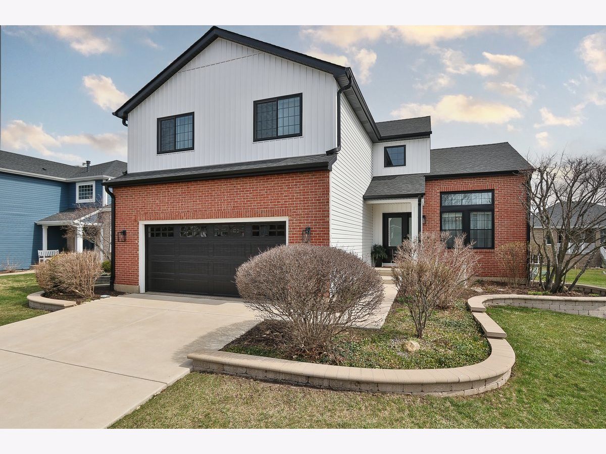  For Sale Woodridge Illinois, 9015 Hillcrest Lane