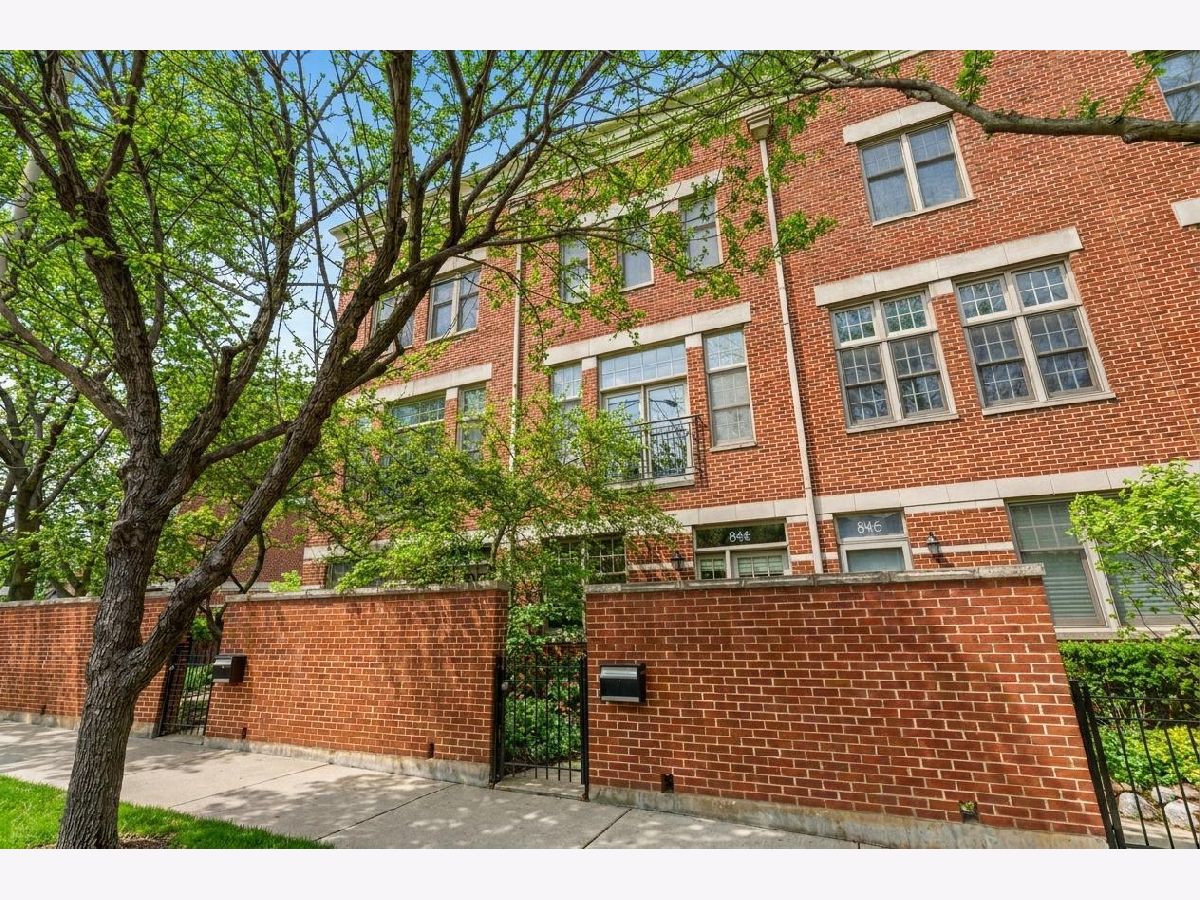  For Sale Chicago Illinois, 844 Ogden Avenue