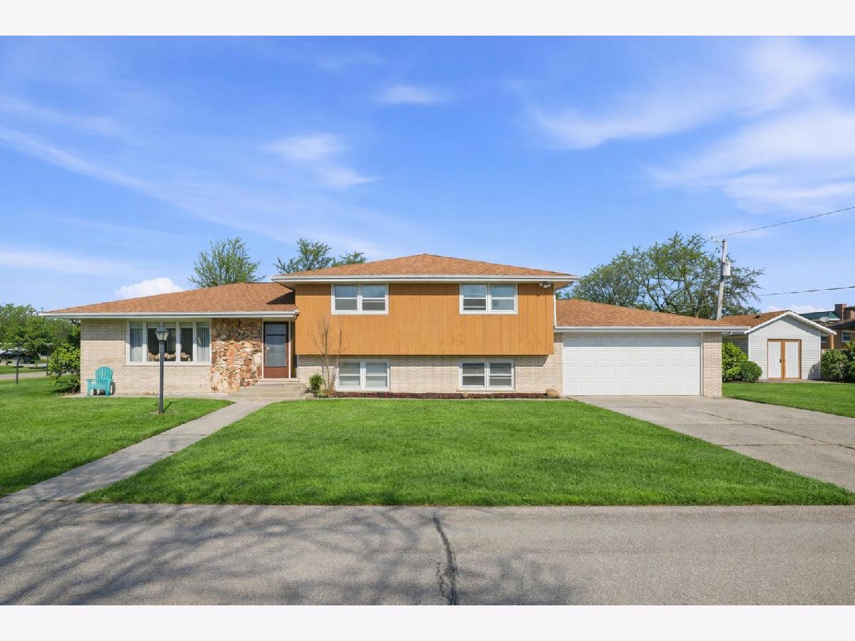  For Sale Palos Hills Illinois, 10459 81st Avenue