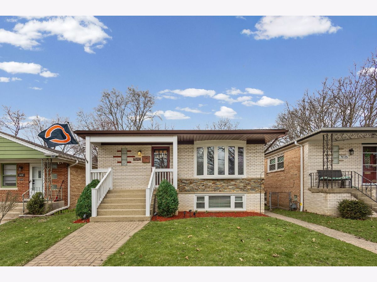 Homes & Condominiums For Sale Edgebrook Chicago Illinois