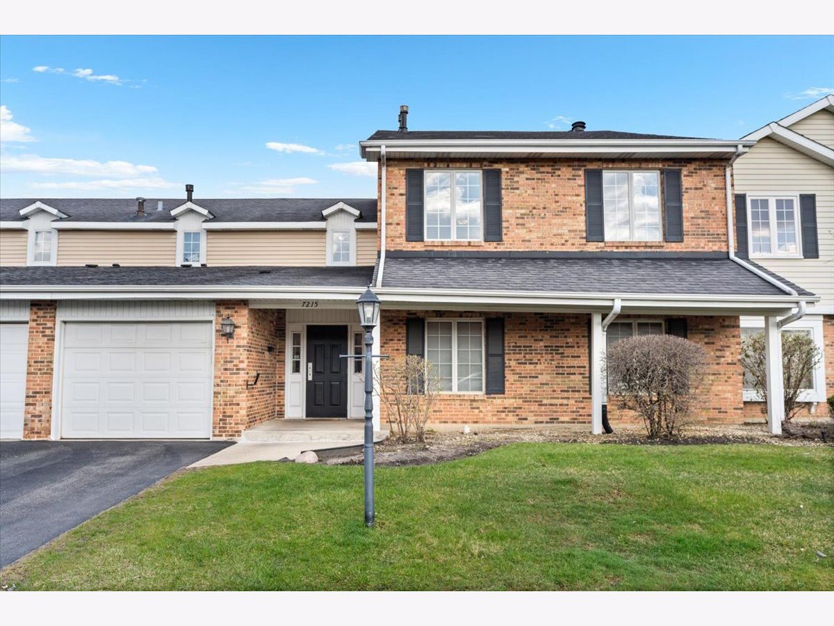  For Sale Willowbrook Illinois, 7215 Willow Way Lane