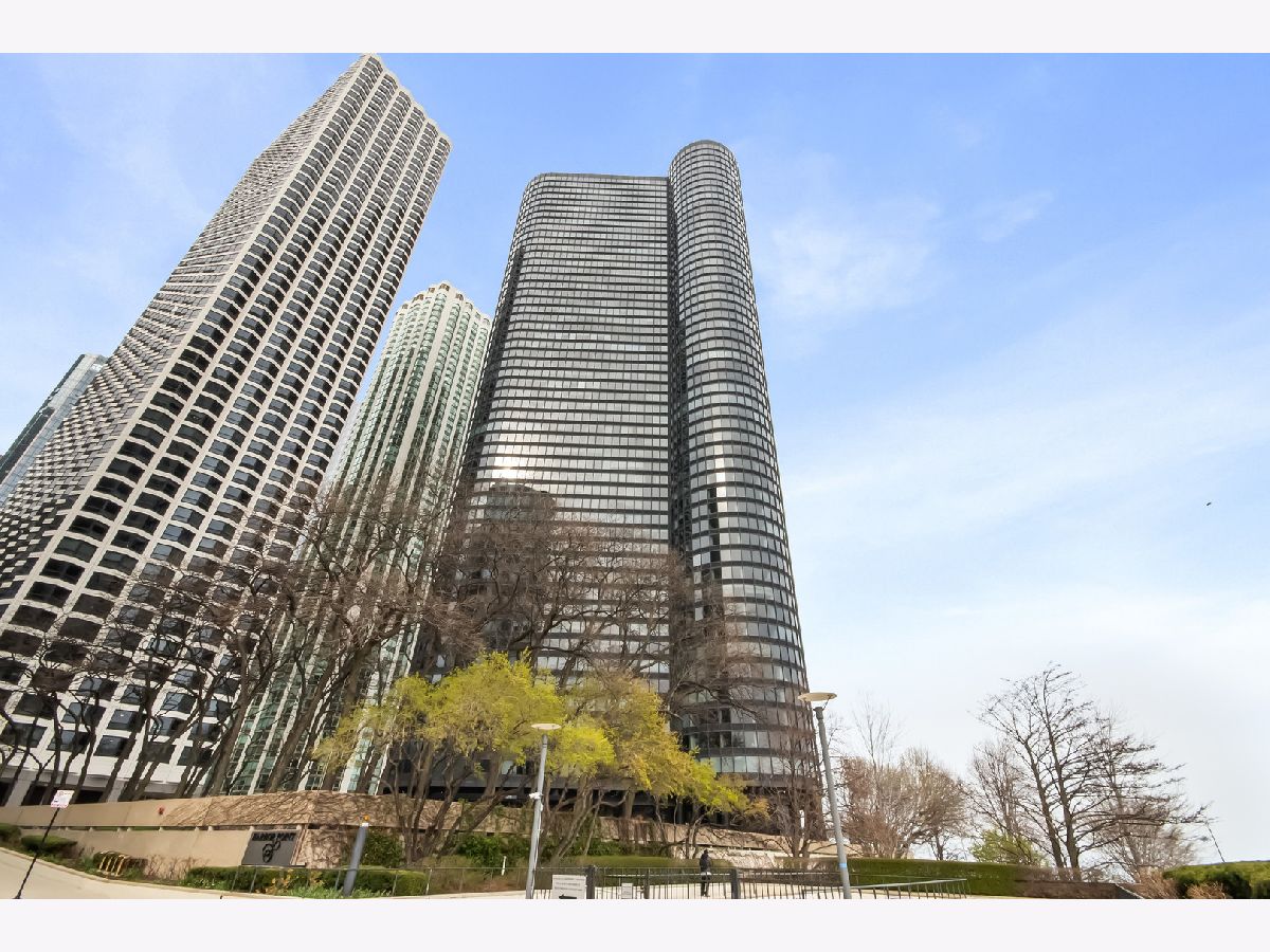 Condos & Townhomes For Sale Harbor Point Chicago Illinois, 155 Harbor Drive