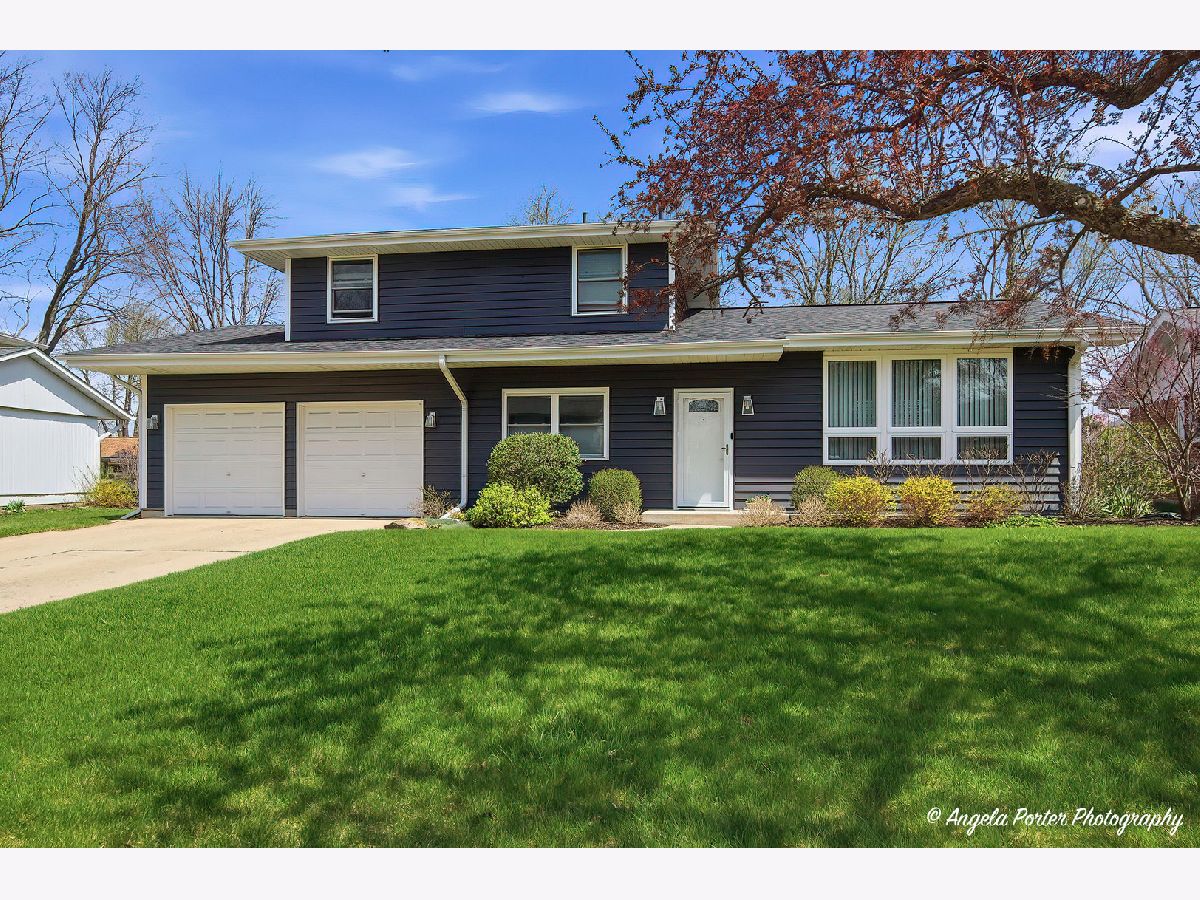 Homes For Sale Seven Hills Lindenhurst Illinois, 412 Surrey Lane