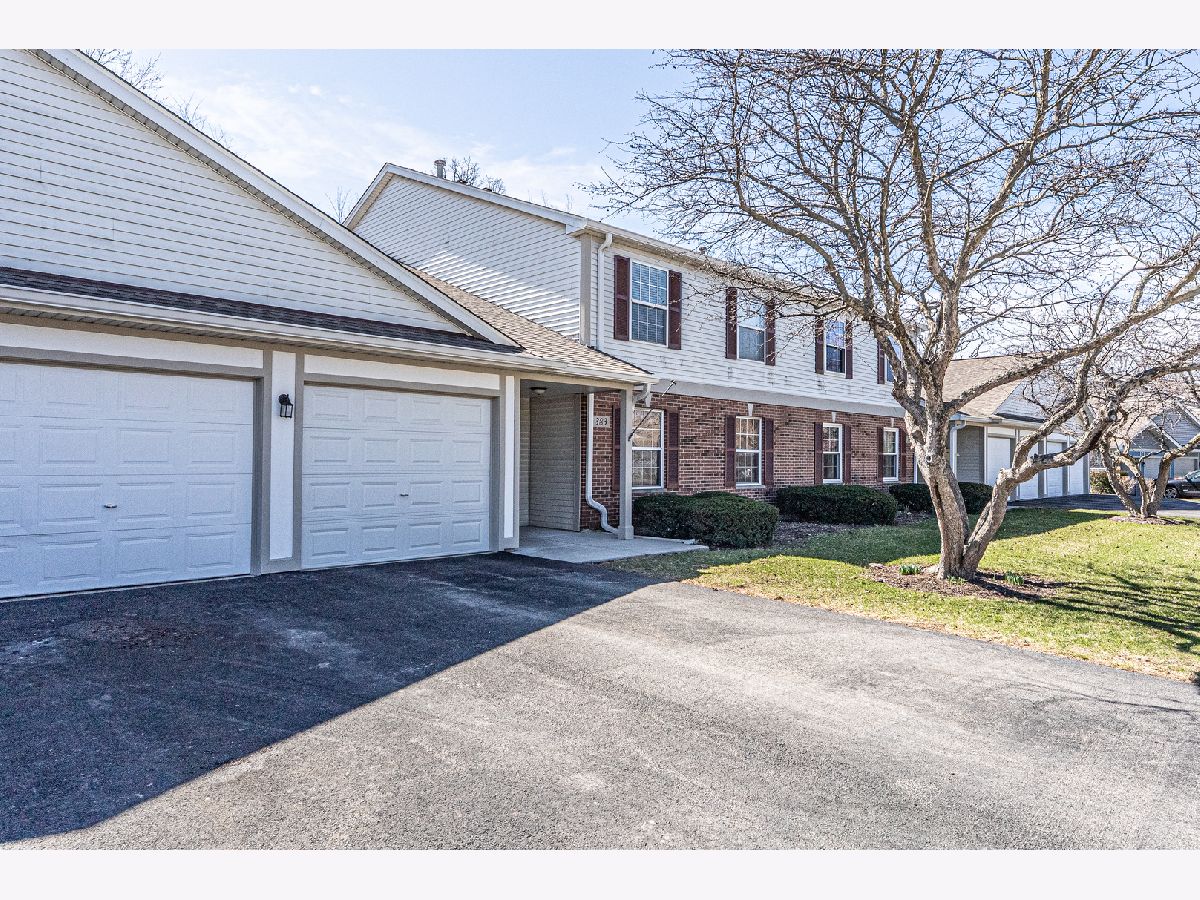 Condos & Townhomes For Sale Oakwood Hills Elgin Illinois, 383 Woodview Circle