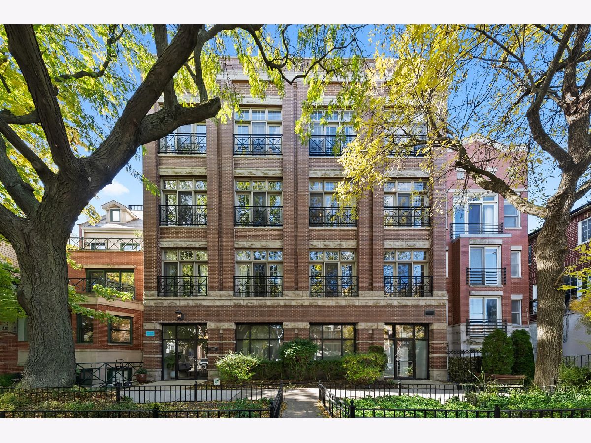  For Sale Chicago Illinois, 2846 Southport Avenue