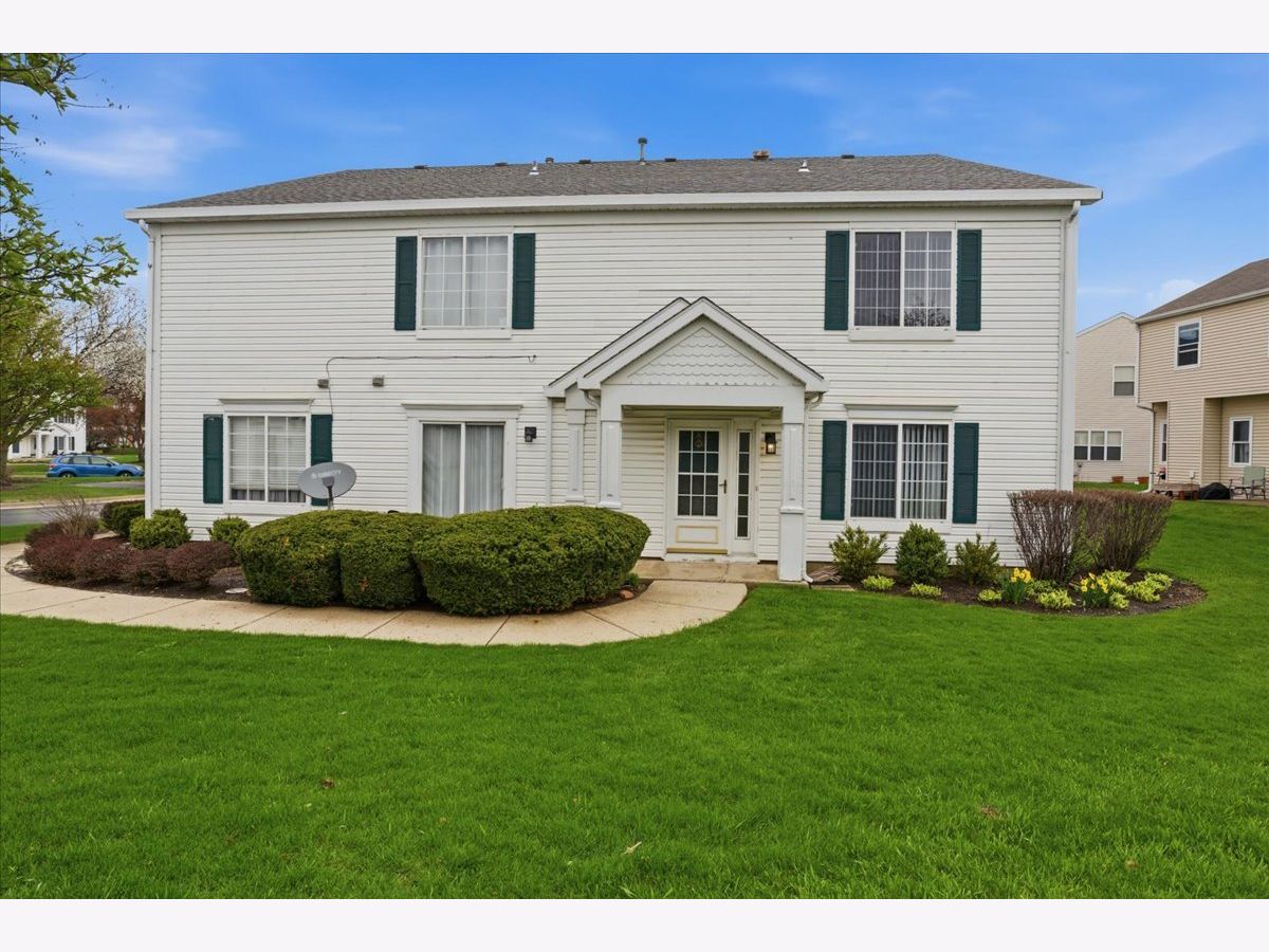  For Sale South Elgin Illinois, 682 Fieldcrest Drive