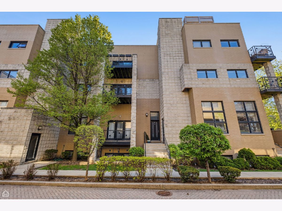  For Sale Chicago Illinois, 2144 Schiller Street