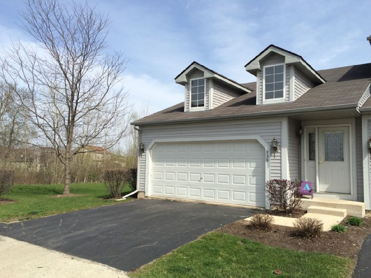 Townhomes & Condos For Sale Wineberry Dekalb Illinois