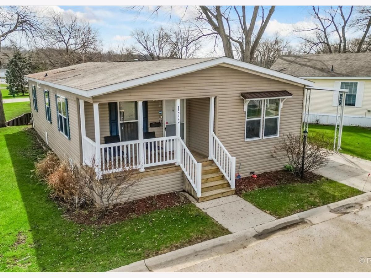 Homes For Sale Willow Lake Estates Elgin Illinois, 173 Northshore Road