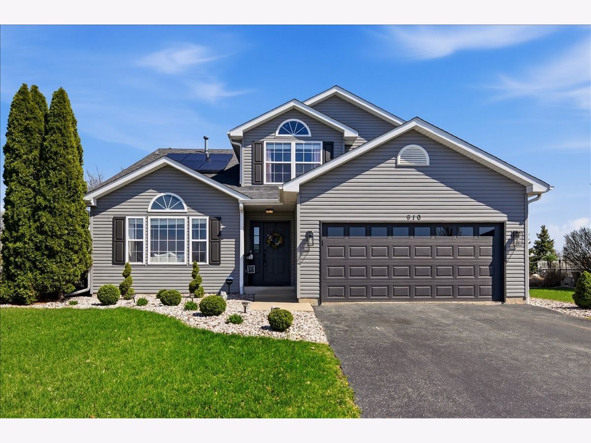  For Sale Shorewood Illinois, 910 Shorewood Drive