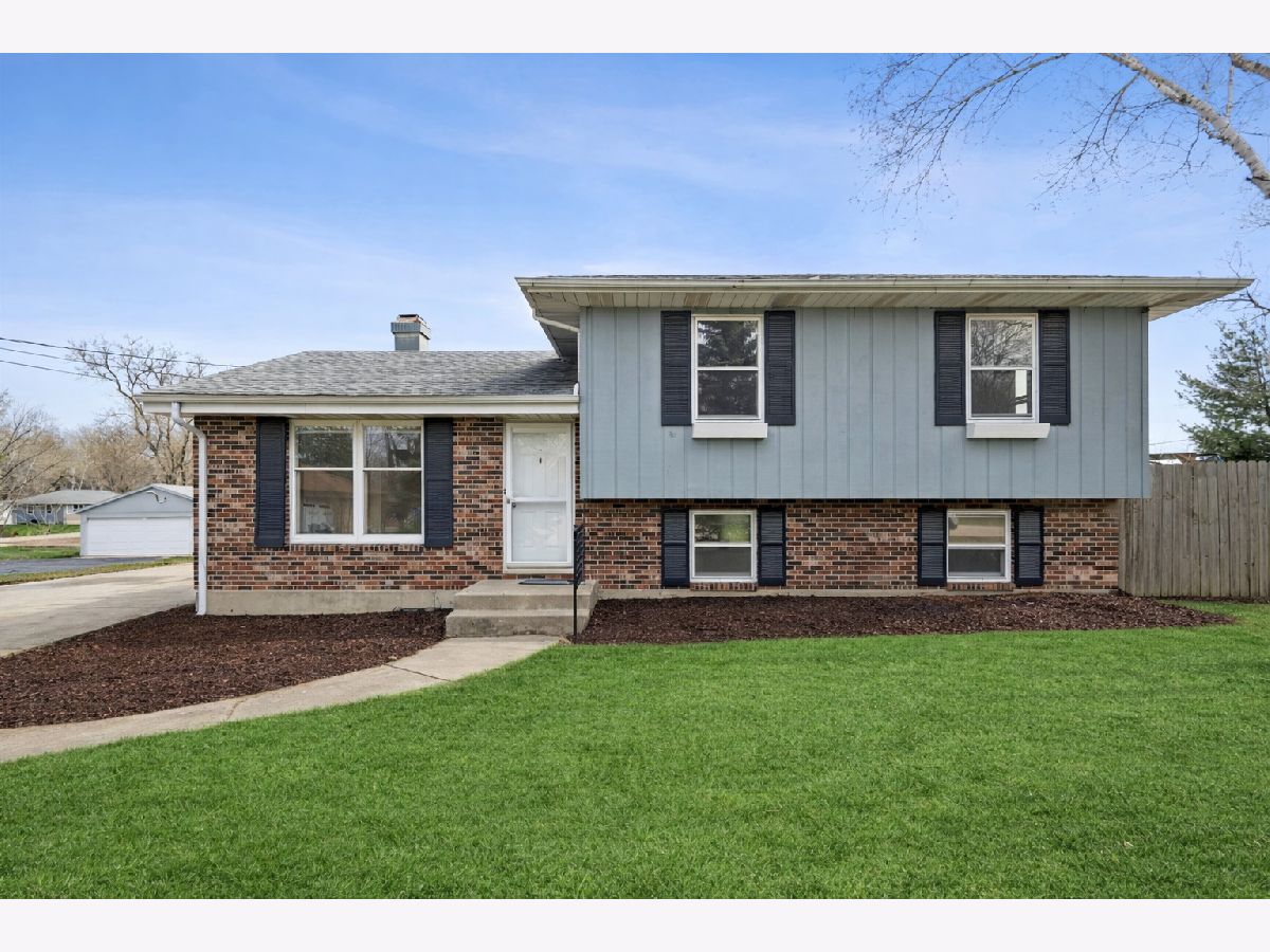  For Sale Waukegan Illinois, 2504 Boulevard View Avenue