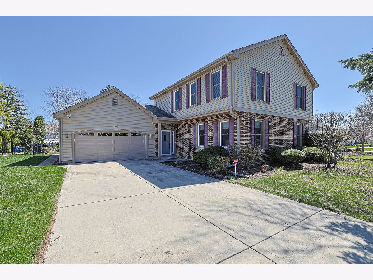 Condominiums & Homes For Sale Lexington Village Schaumburg Illinois, 229 Tudor Lane
