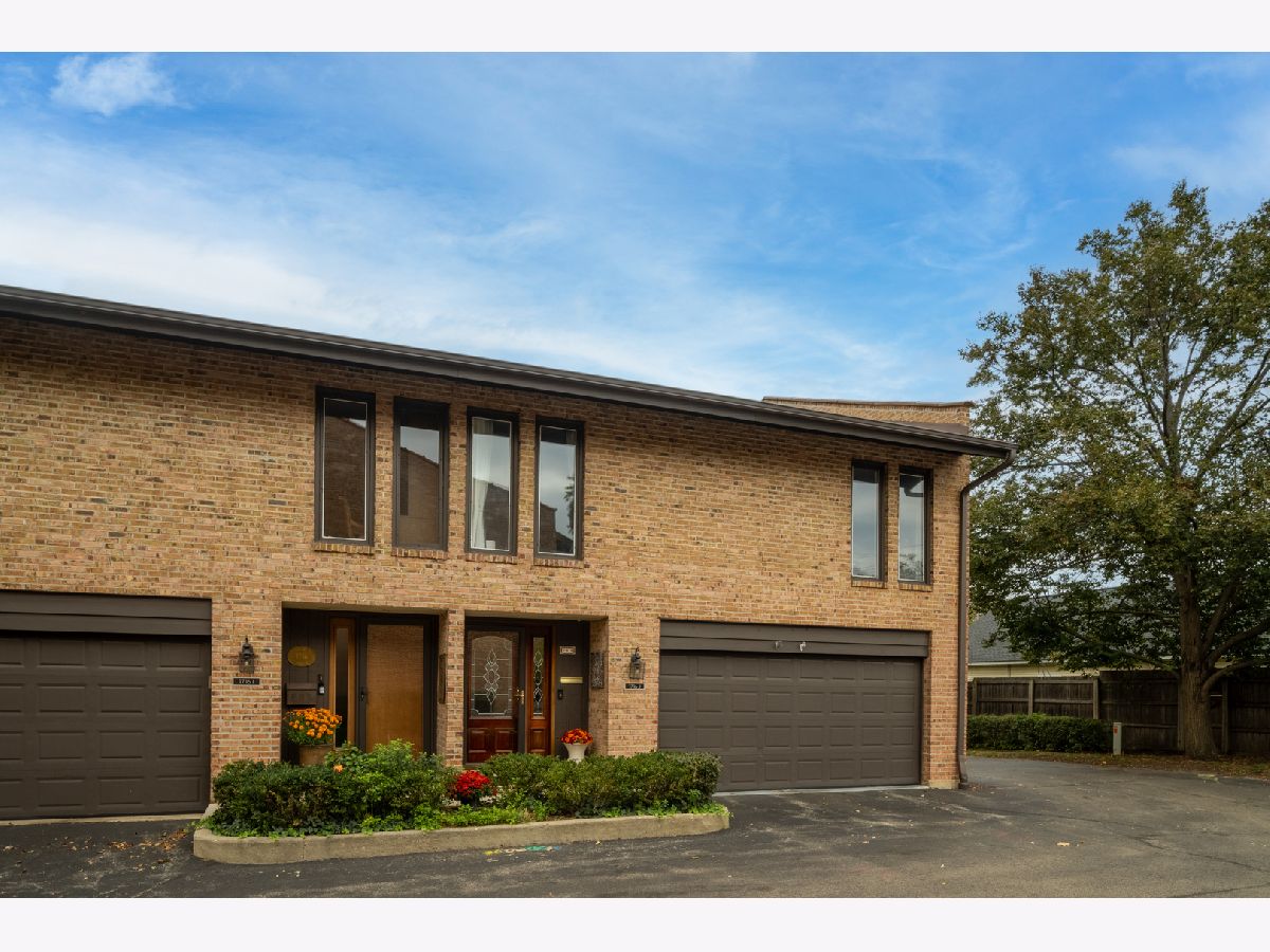 Townhomes & Condos & Homes For Sale Valley Lo Glenview Illinois, 1716 Wildberry Drive