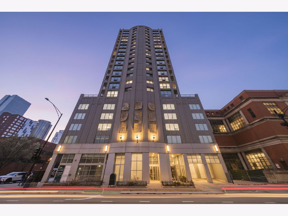 Condominiums For Sale Farallon Chicago Illinois, 600 Dearborn Street