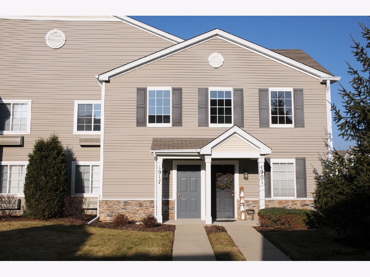  For Rent Carpentersville Illinois, 1917 Silverstone