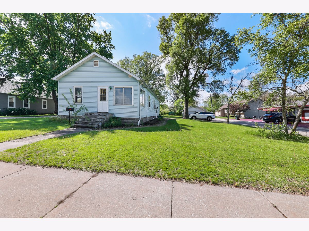  For Sale Coal City Illinois, 215 Division Street