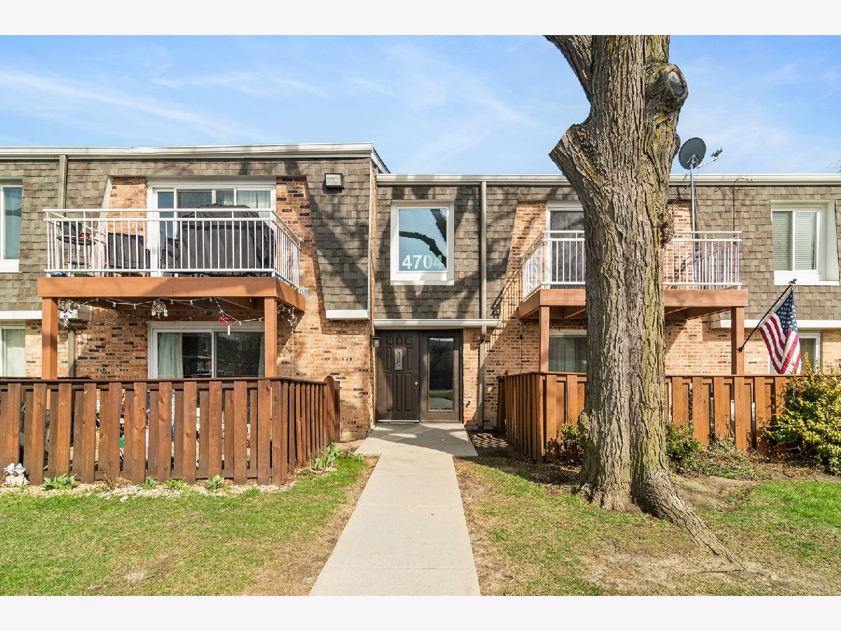  Rented Rolling Meadows Illinois, 4704 Euclid