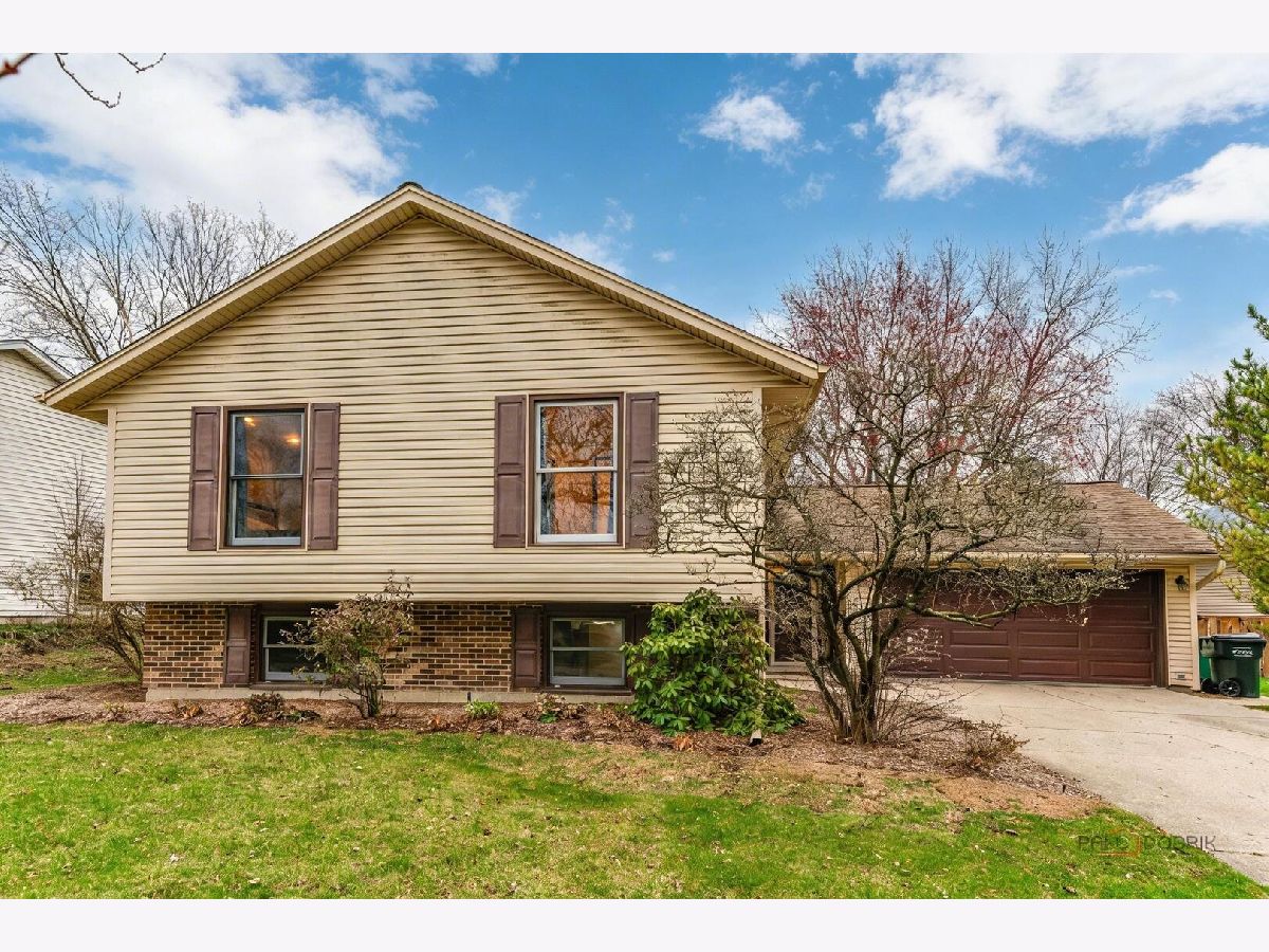  For Sale Vernon Hills Illinois, 125 Deerpath Drive