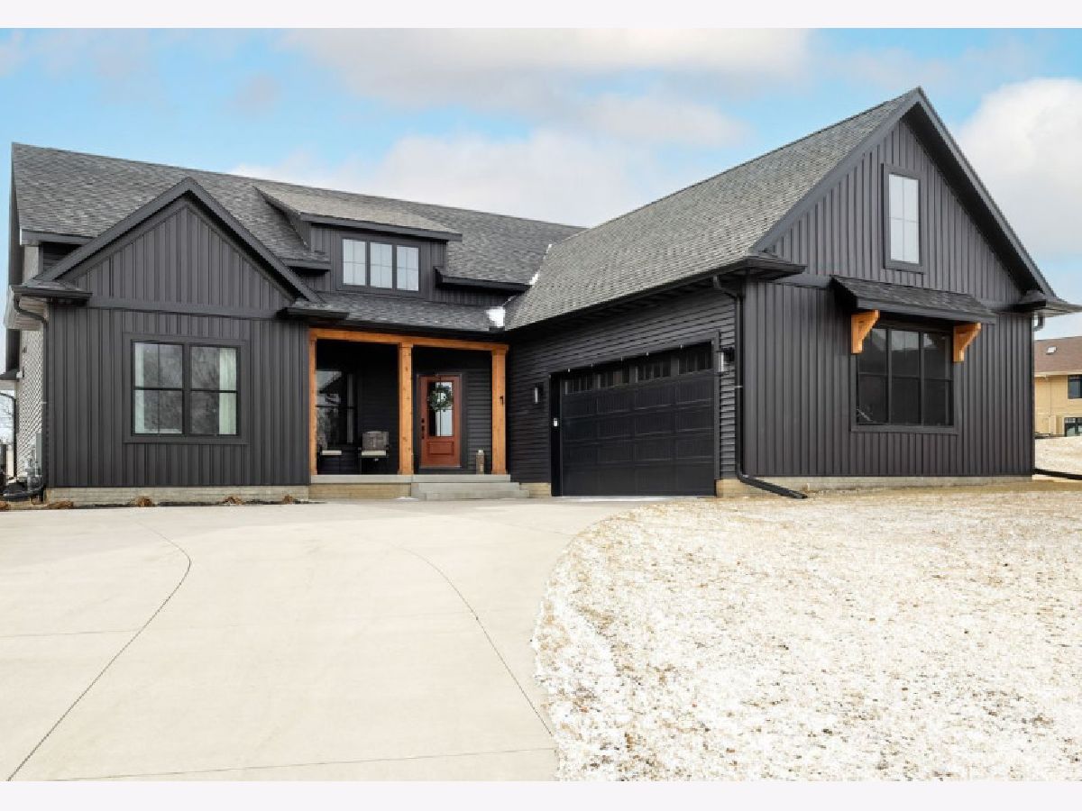  Rented Le Claire Iowa, 1 Country Club